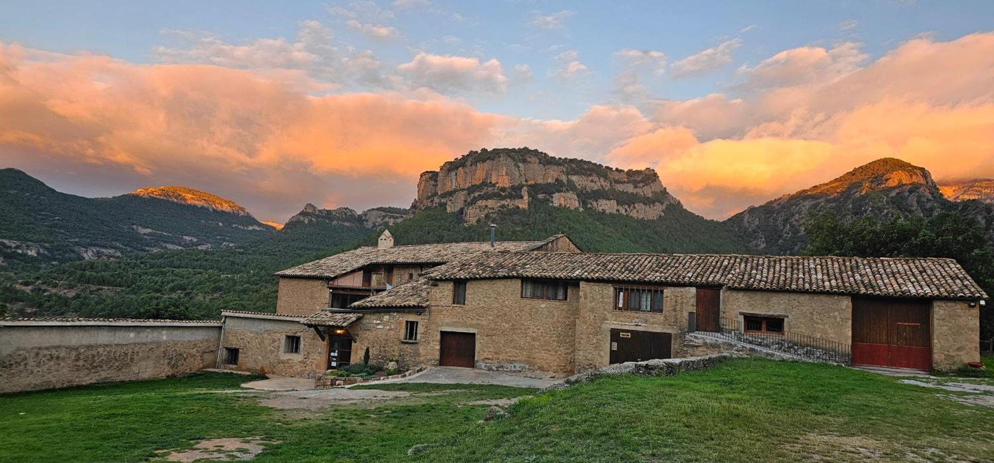 Cases Altes De Posada Navés Buitenkant foto